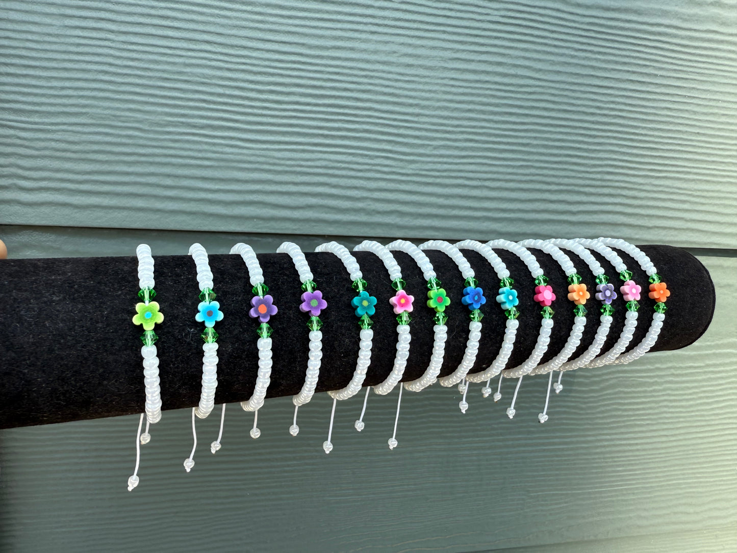 Cute Flower with green beads Bracelet