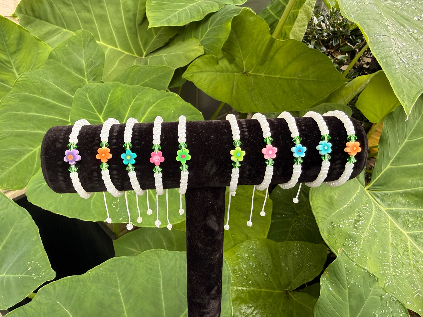 Cute Flower with green beads Bracelet