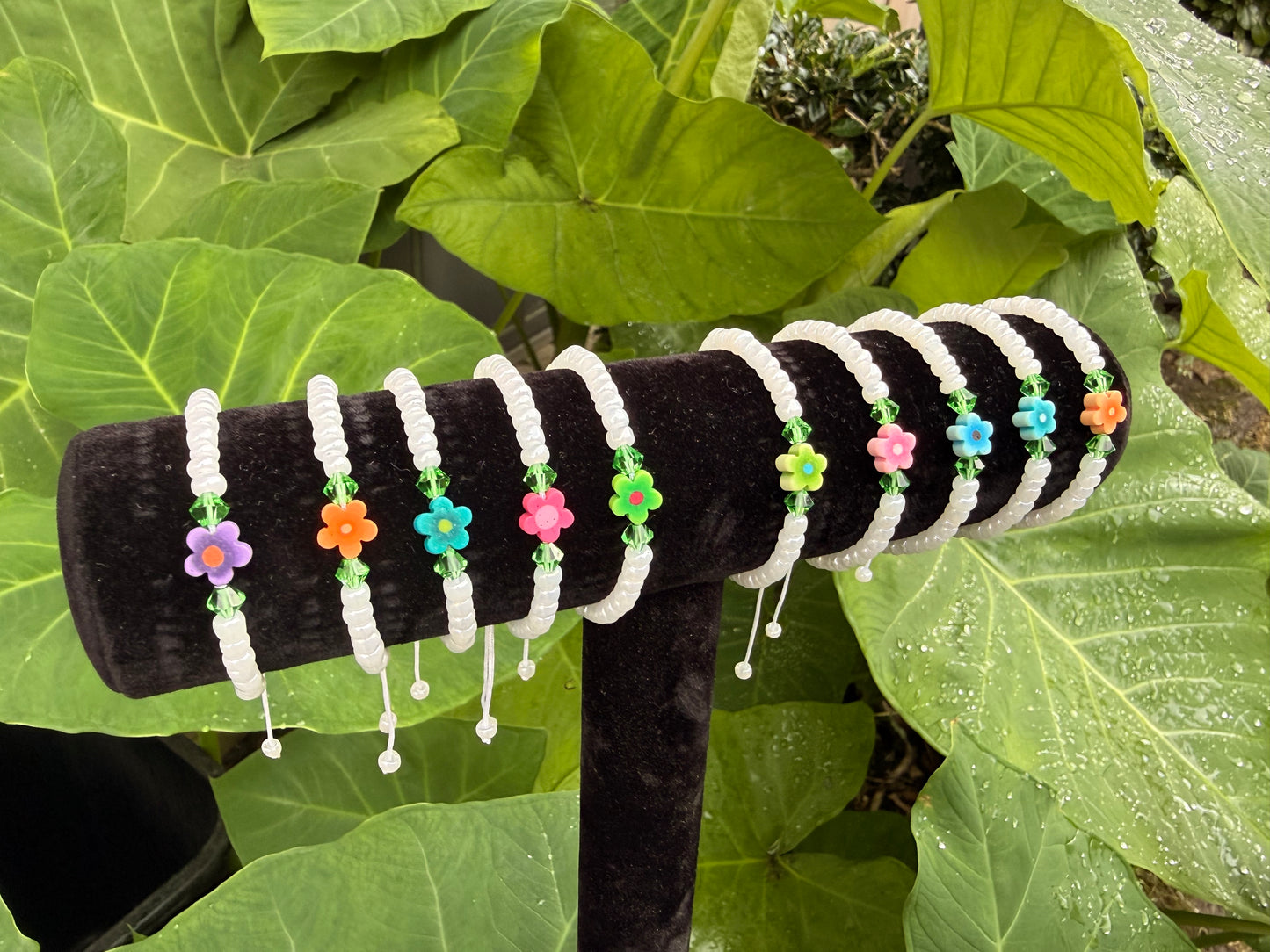 Cute Flower with green beads Bracelet