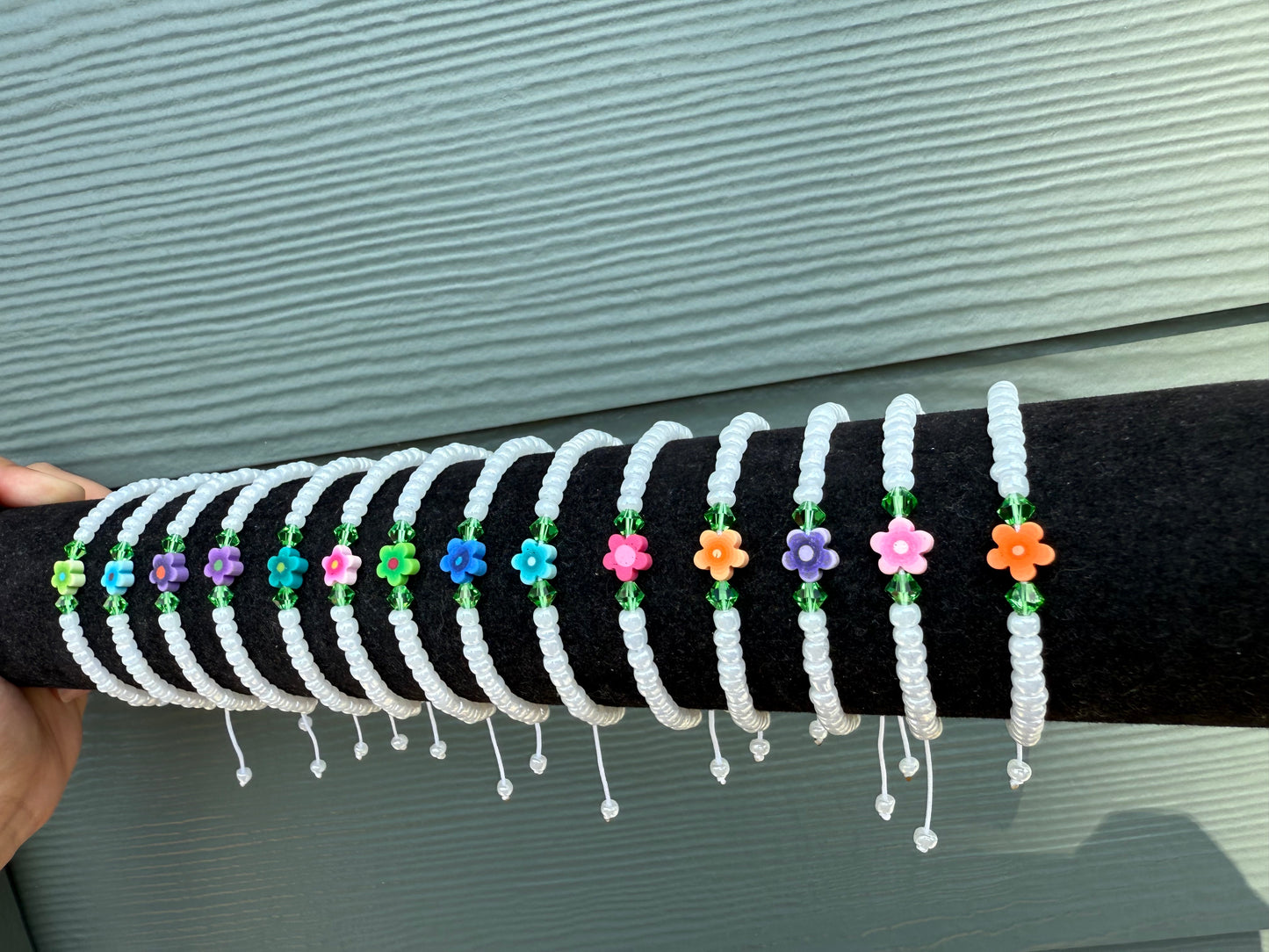 Cute Flower with green beads Bracelet